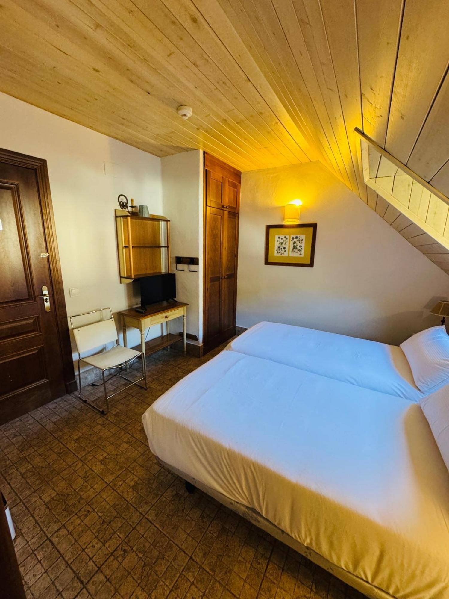 וויאלהה Hostal Nau Pradets מראה חיצוני תמונה